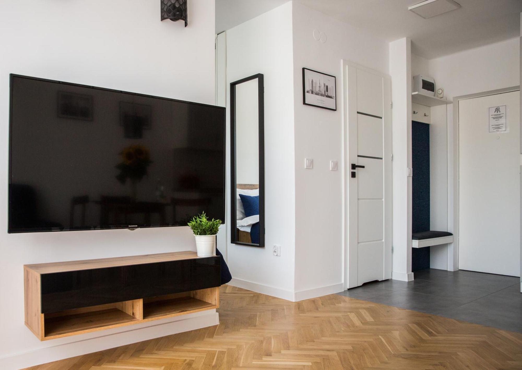 Center Pereca, Next To Warsaw's Business District & Metro Onz, By Warsawskyline Appartamento